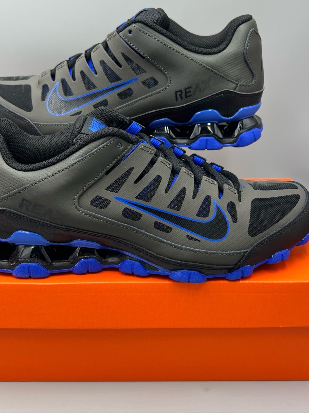 Nike Reax 8 TR Mesh Workout Running Shoes, Black & Blue. Mens Sz 8.5, 621716-012